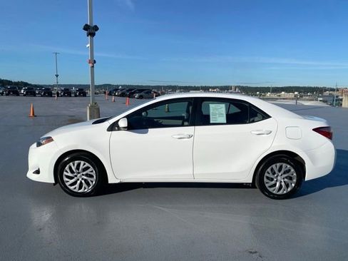 Used 2017 Toyota Corolla LE w/ Carpet Mat Package (TMS) FWD image 5