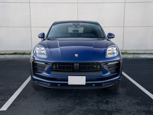 Certified 2024 Porsche Macan AWD/4WD image 6