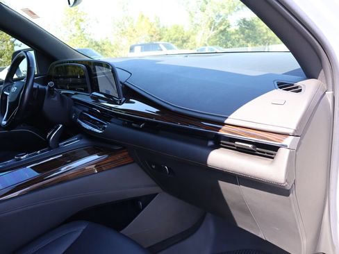 Used 2022 Cadillac Escalade Luxury w/ LPO, Floor Liner Package AWD/4WD image 11