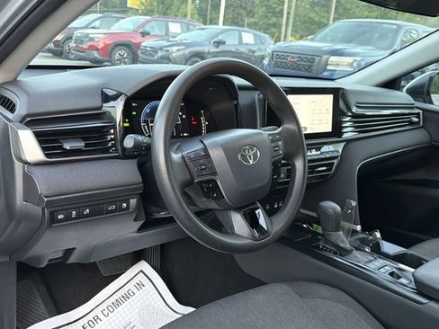 Used 2025 Toyota Camry LE FWD image 10