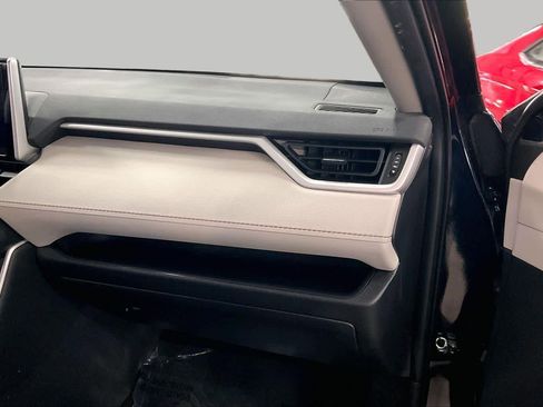 Used 2024 Toyota RAV4 XLE w/ Convenience Package AWD/4WD image 19