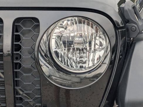 Used 2020 Jeep Gladiator Sport w/ Quick Order Package 24S image 9