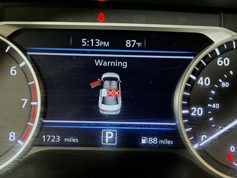 Used 2025 Nissan Sentra SR w/ SR Premium Package image 16