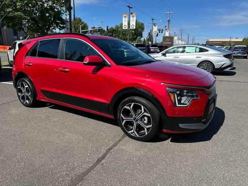 Used 2023 Kia Niro SX Touring FWD image 8