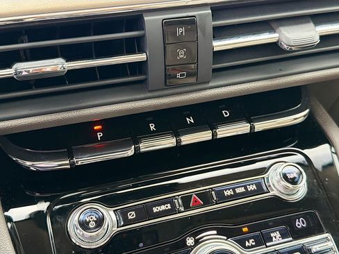 Used 2020 Lincoln Corsair Reserve w/ Equipment Group 201A image 17