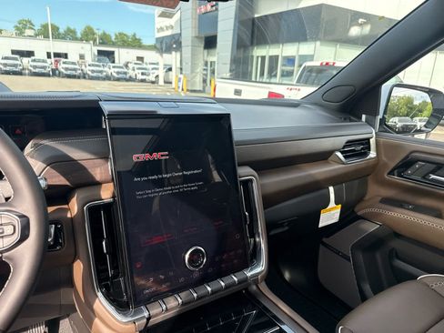 New 2026 GMC Yukon XL Denali Ultimate AWD/4WD image 16