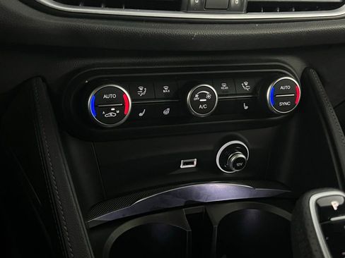 Used 2022 Alfa Romeo Stelvio Veloce image 20