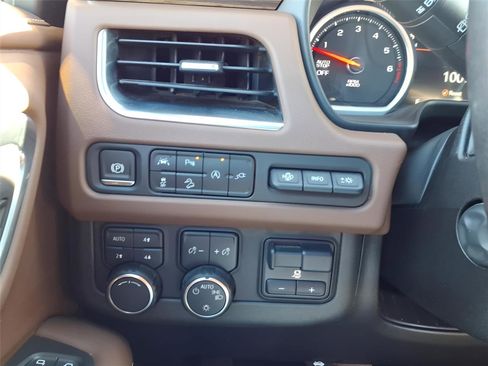 Used 2021 Chevrolet Suburban High Country w/ Premium Package image 15