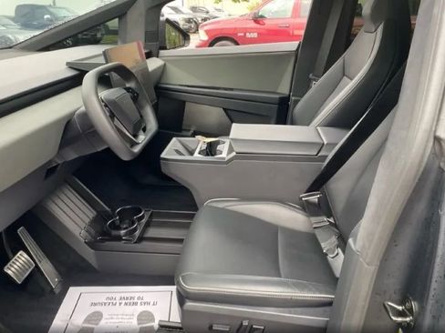 Used 2025 Tesla Cybertruck AWD Crew Cab image 6