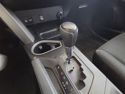 Used 2018 Toyota RAV4 LE image 15