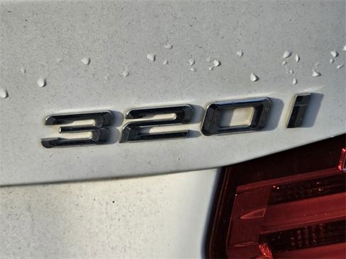 Used 2014 BMW 320i Sedan image 17