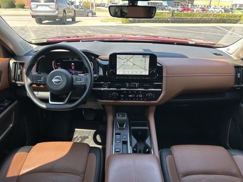 Used 2023 Nissan Pathfinder Platinum image 13