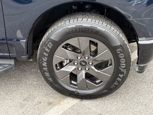 Used 2024 Ford F150 Lightning Lariat image 11