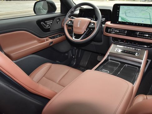 New 2026 Lincoln Aviator Reserve w/ Jet Appearance Package RWD image 16