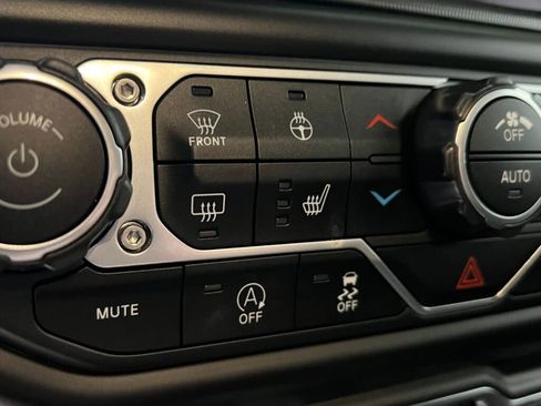 Used 2021 Jeep Wrangler Unlimited Sahara w/ Uconnect 4C Nav & Sound Group image 13