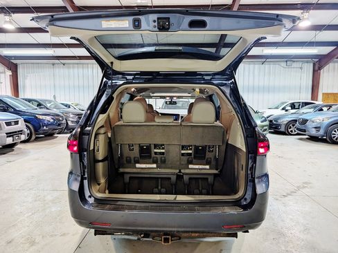 Used 2017 Toyota Sienna XLE image 20