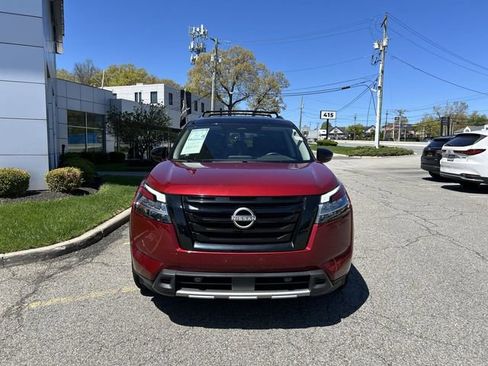 Used 2023 Nissan Pathfinder SL w/ Black Appearance Package AWD/4WD image 3