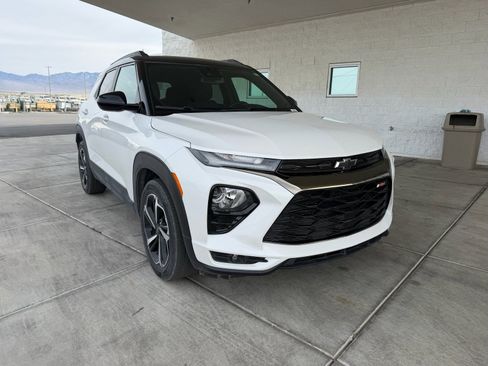 Used 2021 Chevrolet TrailBlazer RS w/ Sun and Liftgate Package image 1