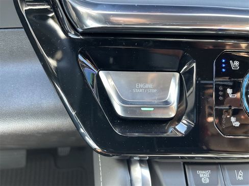 New 2025 GMC Sierra 3500 Denali Ultimate image 17