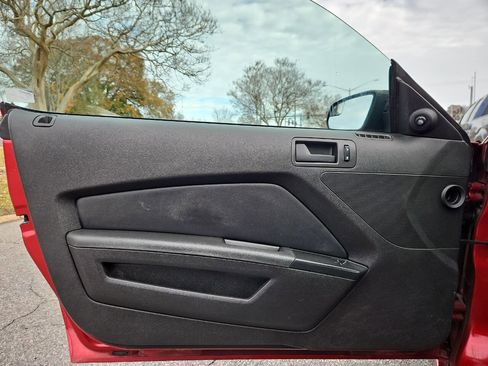 Used 2013 Ford Mustang Coupe image 11