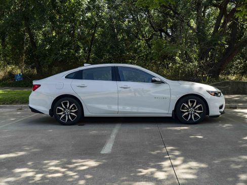 Used 2017 Chevrolet Malibu LT FWD image 10