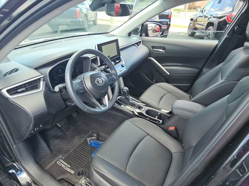Used 2025 Toyota Corolla Cross XLE AWD/4WD image 24