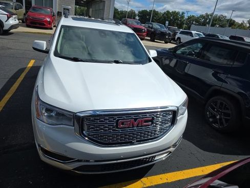 Used 2019 GMC Acadia Denali w/ Technology Package AWD/4WD image 1