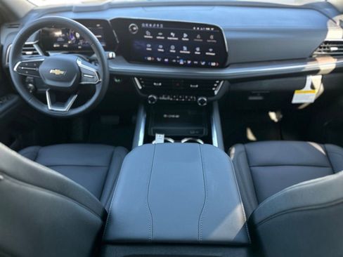 New 2026 Chevrolet Suburban LT image 3