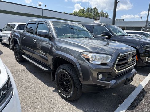 Used 2019 Toyota Tacoma SR5 AWD/4WD image 2