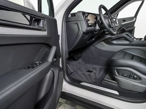 New 2026 Porsche Cayenne AWD/4WD image 8