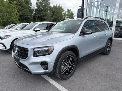 Used 2026 Mercedes-Benz GLB 250 4MATIC image 4
