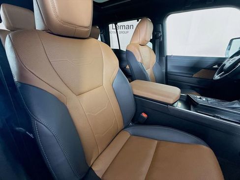 Used 2025 Lexus GX 550 w/ Cold Area Package AWD/4WD image 30