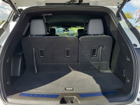 Used 2023 Buick Enclave Essence image 16