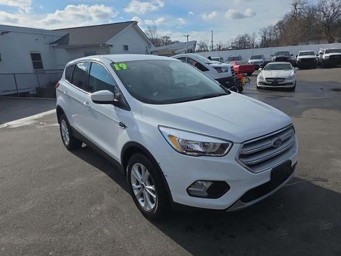 Used 2019 Ford Escape SE image 1
