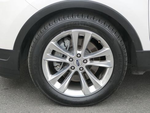 Used 2019 Ford Explorer XLT w/ Equipment Group 202A FWD image 11