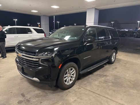 Used 2024 Chevrolet Suburban LT image 4