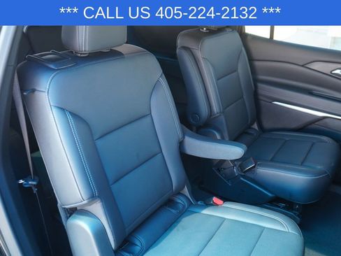 Used 2025 Chevrolet Traverse LT FWD image 26