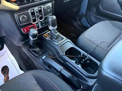 Certified 2024 Jeep Gladiator Mojave image 25