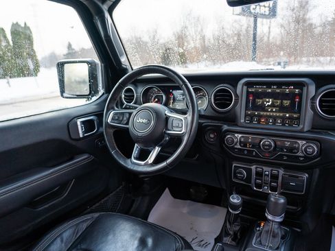 Used 2019 Jeep Wrangler Unlimited Sahara w/ Uconnect 4C Nav & Sound Group image 22