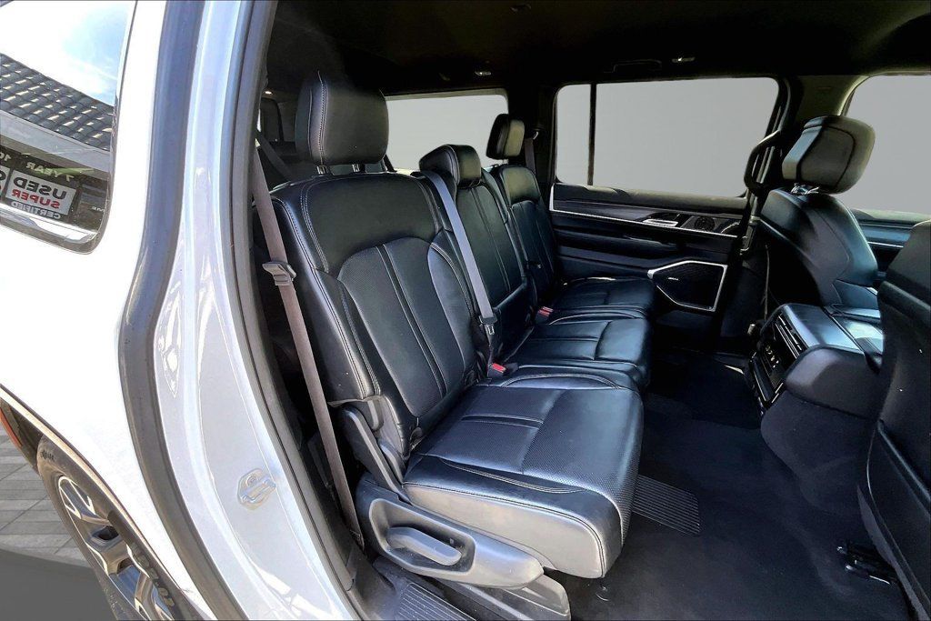 Certified 2024 Jeep Wagoneer L Series III w/ Flexible Seating Group AWD/4WD image 15
