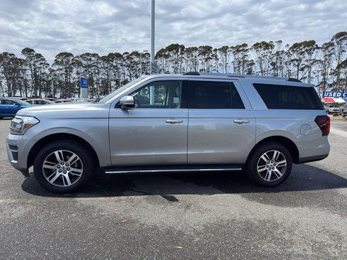 Used 2023 Ford Expedition Max Limited AWD/4WD image 2