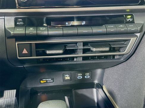 Used 2025 Toyota Camry LE image 26