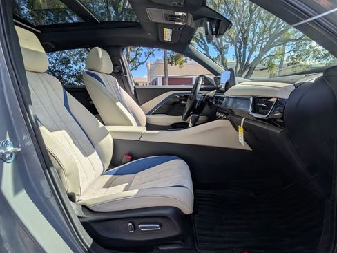 Used 2025 Acura ADX A-Spec image 17