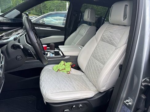 Used 2025 Cadillac Escalade V AWD/4WD image 6