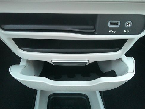 Used 2017 Chrysler Pacifica Touring Plus image 39