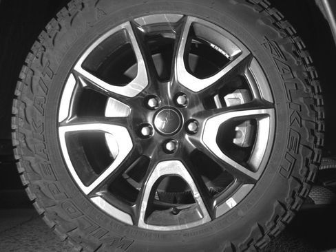 Used 2025 Jeep Compass Trailhawk image 13