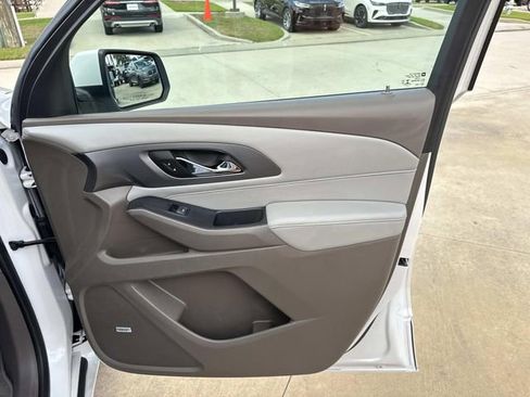 Used 2021 Chevrolet Traverse Premier image 14