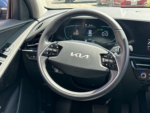 Used 2025 Kia Niro EX FWD image 18