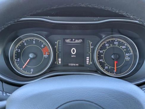 Used 2020 Jeep Cherokee Latitude Plus image 11