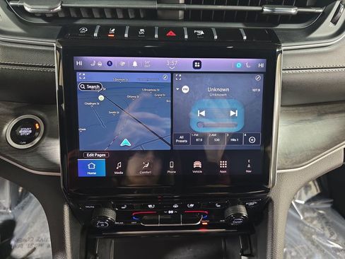 Used 2024 Jeep Grand Cherokee L Limited w/ Luxury Tech Group II image 22